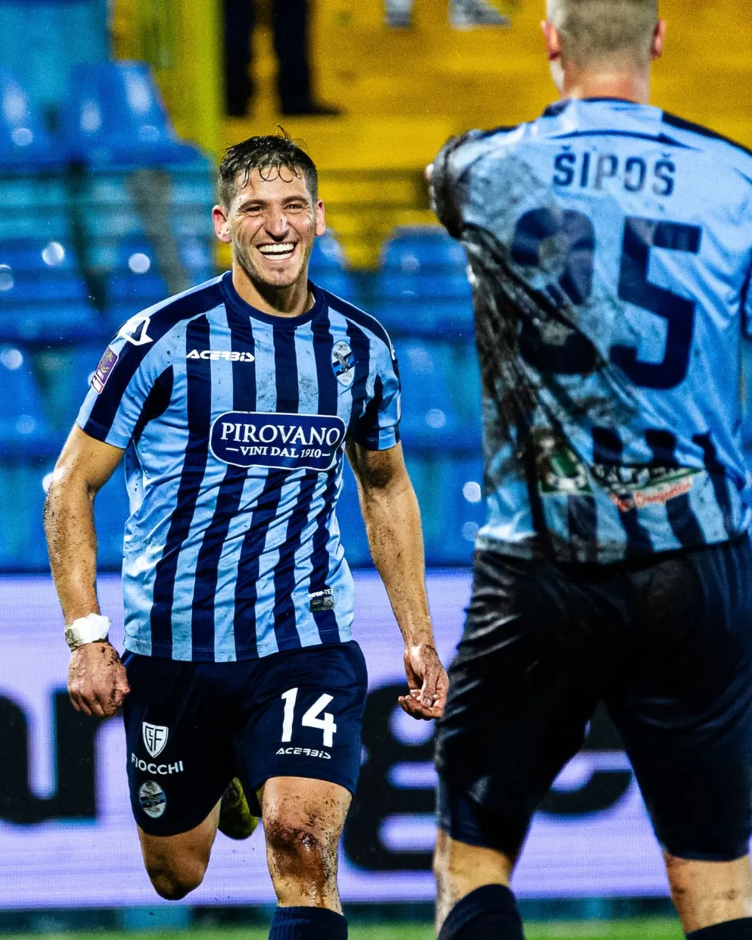 𝑈𝑁𝐴 𝐹𝐴𝑆𝐶𝐼𝐴 𝑅𝑂𝑆𝑆𝐴 𝐶𝑂𝑁𝑇𝑅𝑂 𝐿𝐴 𝑉𝐼𝑂𝐿𝐸𝑁𝑍𝐴 𝑆𝑈𝐿𝐿𝐸 𝐷𝑂𝑁𝑁𝐸